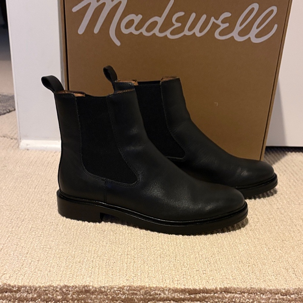Madewell Black Leather Chelsea Boots Size 7.5